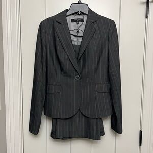 Women’s Nine West 3-Piece Pant Suit - Grey Pinstriped- Size 2